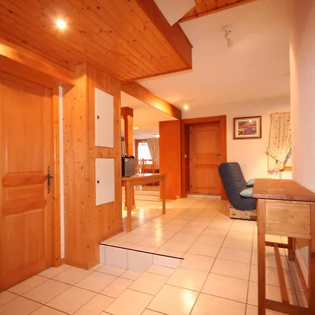 4 Pieces, 8 Pers, Proche Centre Avec Balcon *
